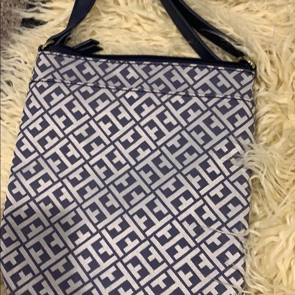 🎉tommy hilfiger crossbody🎉 - Picture 3 of 6